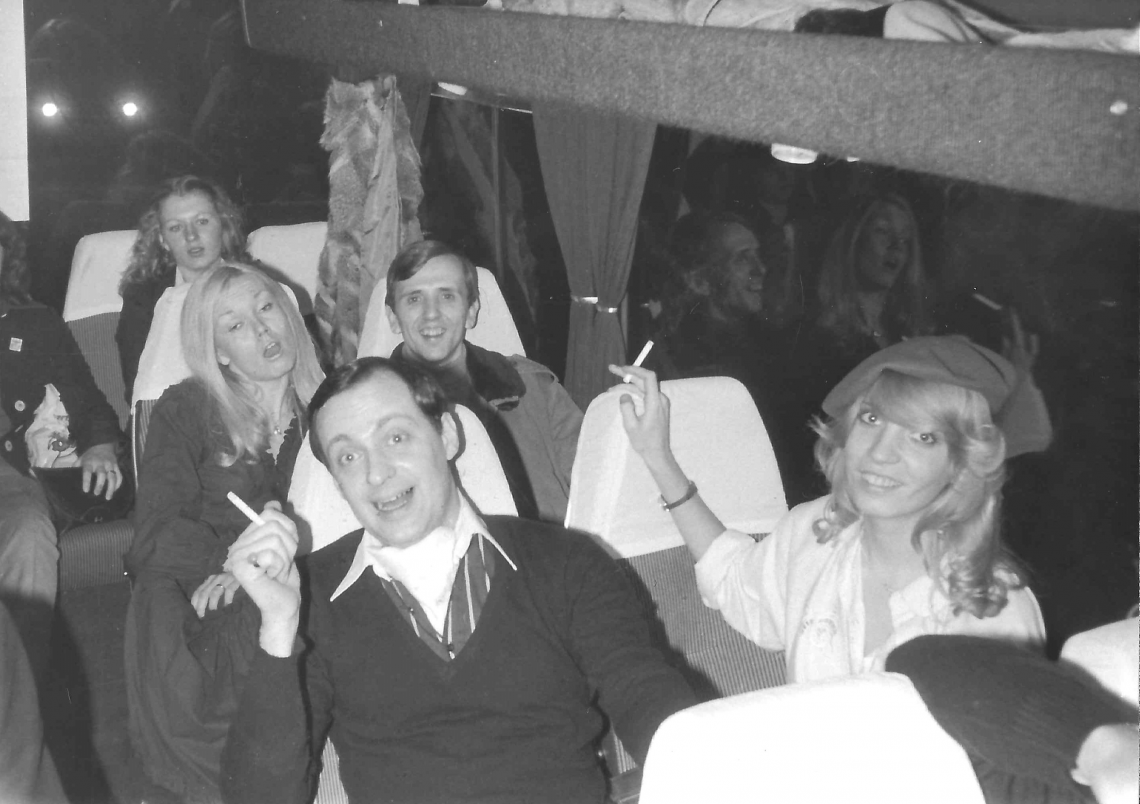 1169-1604339286-BLOG+-+Slisse+Bouwt+AB+-+Bus+zingend+