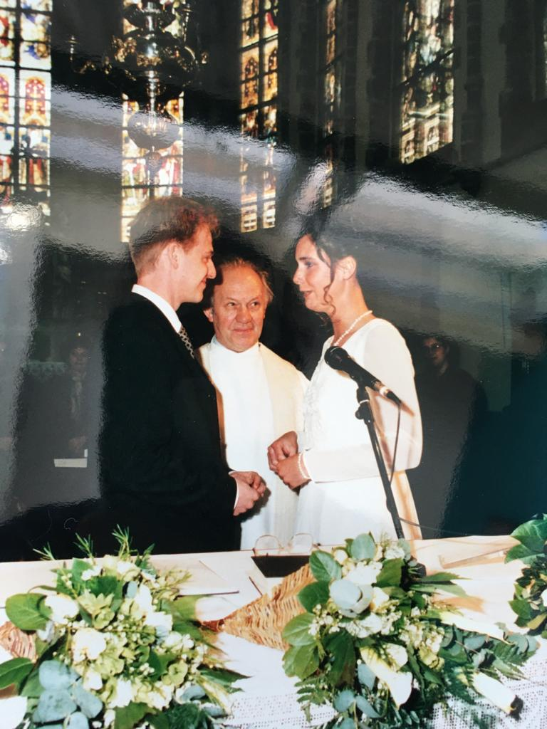 1242-1619975248-BLOG+-+Hommage+Luc+versteylen+foto+Willy+Versteylen+huwelijk+inzegenend+