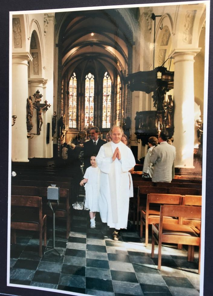 1242-1619975250-BLOG+-+Hommage+Luc+versteylen+foto+Willy+Versteylen+voorganger+in+kerk+