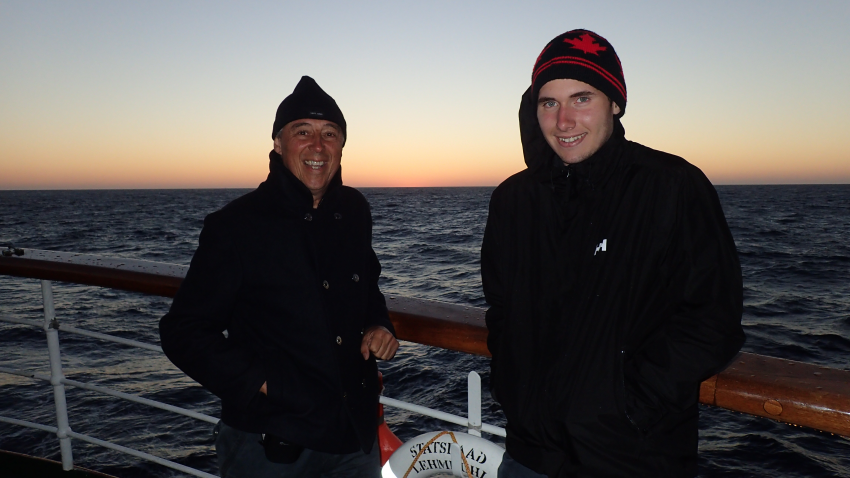 30610-1570900014-BLOG+-+Tall+Ships+Harry+&+George+zonsopgang+voorplecht