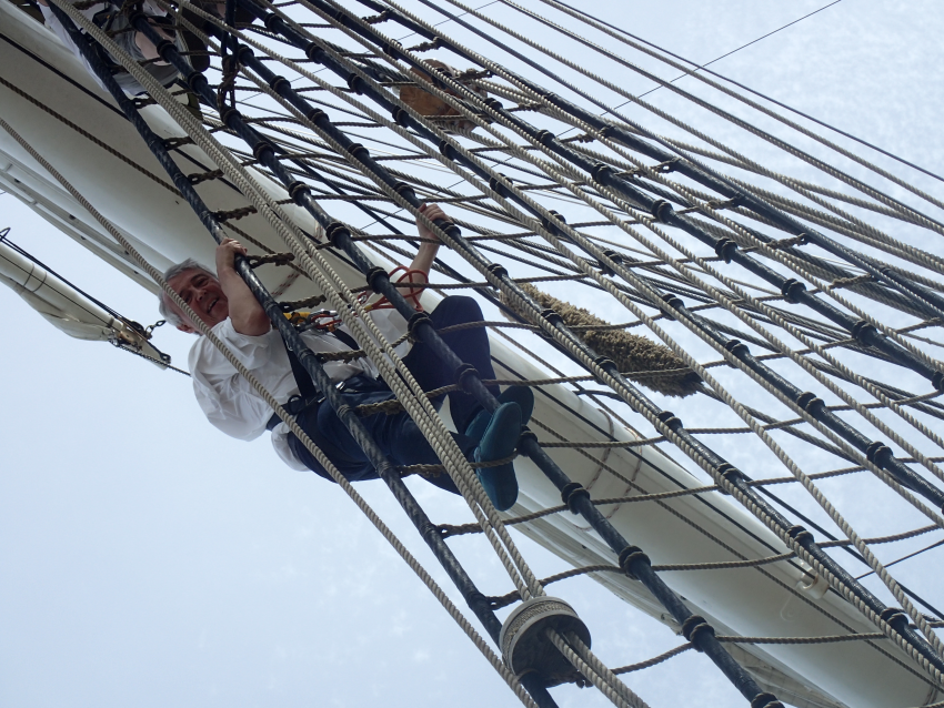 30610-1570900023-BLOG+-+Tall+Ships+Harry+in+het+want+klimmend+