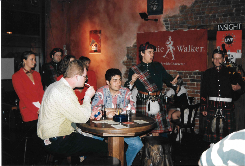 3516-1626884966-Website+Cubro+-+Animatie+Johnny+Walker+schotten+uitleg+gevend+in+horeca++