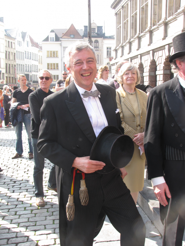 3517-1614624695-Website+Cubro+-+Semini+Harry+burgemeester+lachend+stadhuis++
