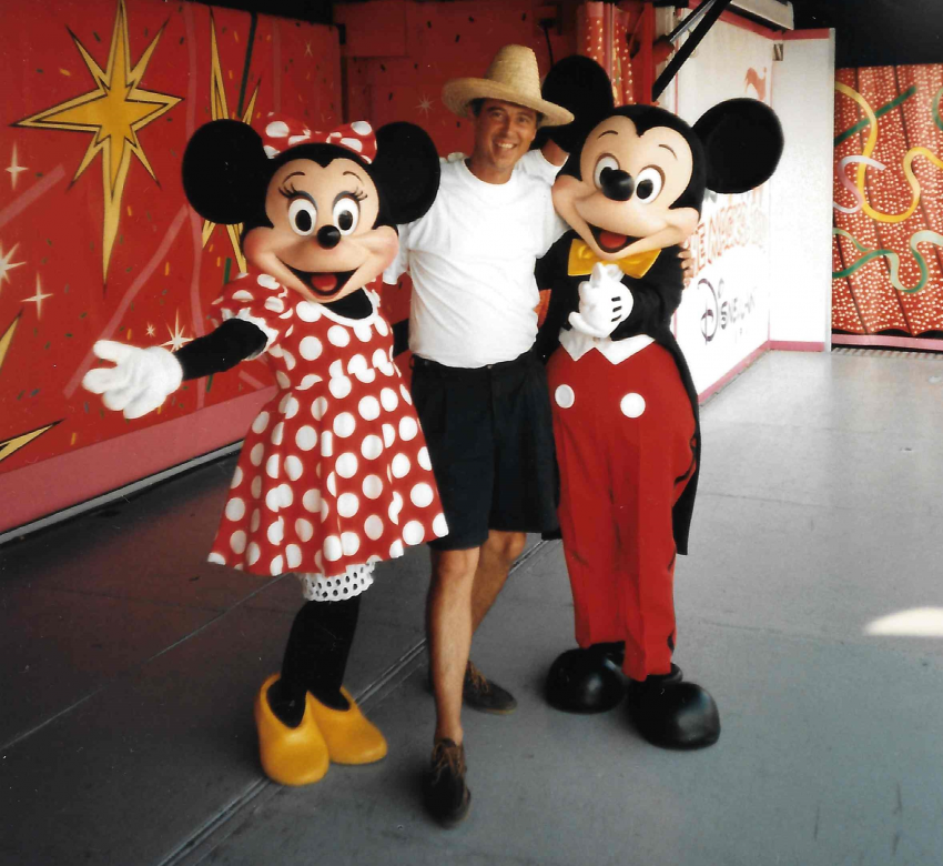 3517-1626024597-Website+Cubro+-+Animatie+Disneyworld+Mickey+en+Goofey+kustactie+
