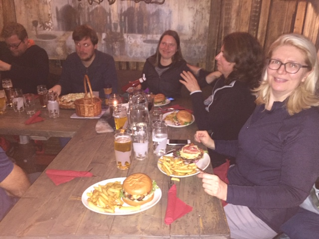 839-1559326290-Spits+-+Restaurant+Hamburger+friet+met+Nicole