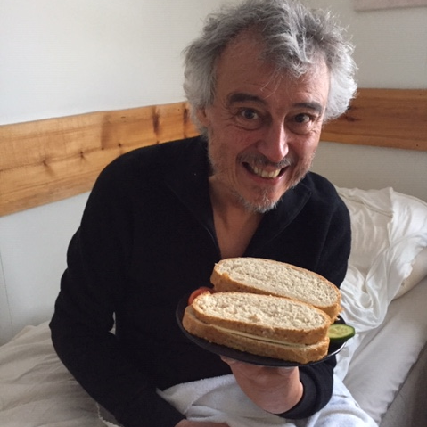 839-1559386987-Spits+-+Sandwich+in+kamer+