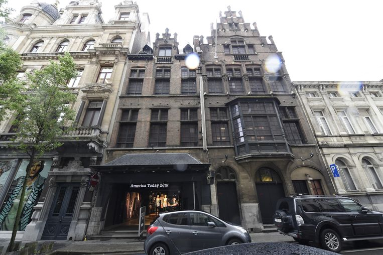 988-1581188114-BLOG+-+Slisse+Bouwt+Ancienne+Belgique+gebouw+front